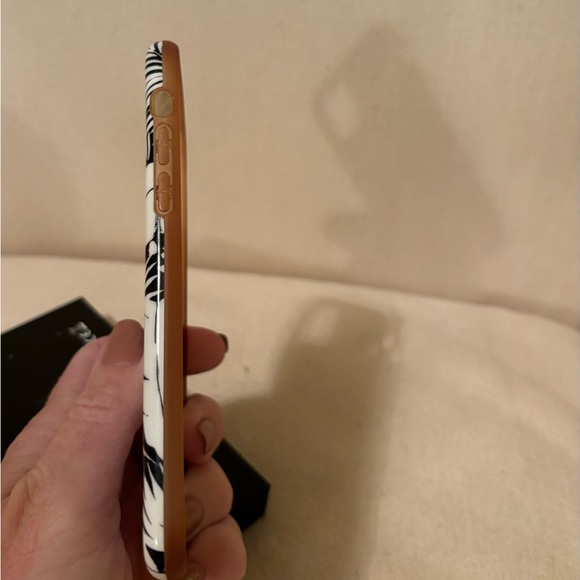 Saint Laurent iPhone11 pro case - Picture 8 of 10